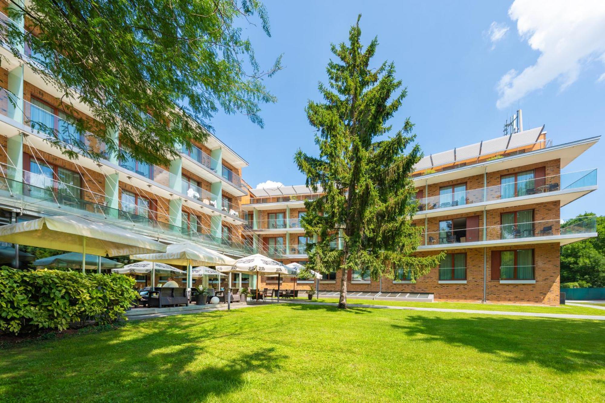 Abacus Business & Wellness Hotel Herceghalom Exterior foto